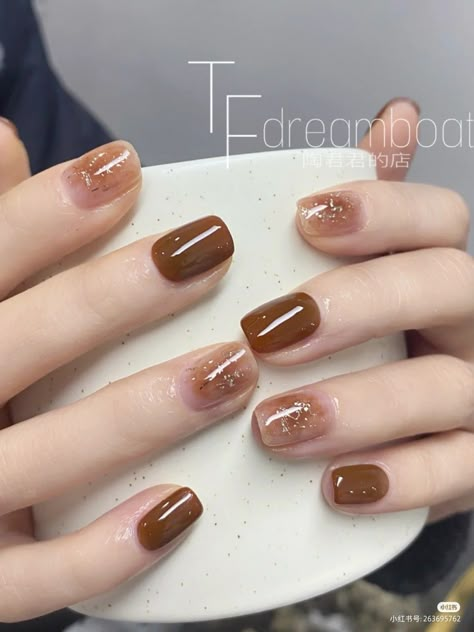 Korean Nails Designs Fall, Nails Design Korean, Korean Fall Nails, Nail Art Kuku Pendek, Glitter Nails Fall, Nail Korean Style, Nail Paint Ideas, Nail Art Korean, Braided Ideas