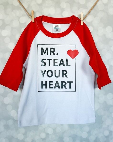 Boys Valentine Shirt Design + Free Cut File. A fun and cute valentines shirt idea for the boys! As a boymom it's always a struggle to find cute boy stuff so I made my own and am sharing with you! Valentines Tshirts Ideas, Free Valentine Svg Files, Cricut Valentines Projects, Kids Valentines Shirts, Nick Wooster, Valentine Shirts, Designer Tees, Valentine Svg Files, Mom Of Boys Shirt