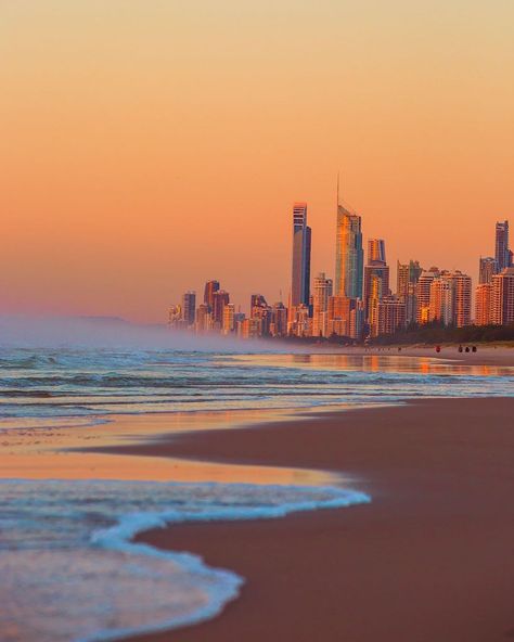 Surfers Paradise Gold Coast, Gold Coast Surfers Paradise, Gold Coast Sunset, Australia Sunshine Coast, Golden Coast Australia, Surfers Paradise Gold Coast Aesthetic, Sunshine Coast Aesthetic, Gold Coast House, Gold Coast Aesthetic