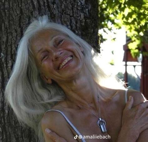 Ingmari Lamy, Ageless Beauty, Aging Beautifully, Aging Gracefully, Hairstyles For Women, Short Haircuts, Grey Hair, Feminine Energy, Growing Old