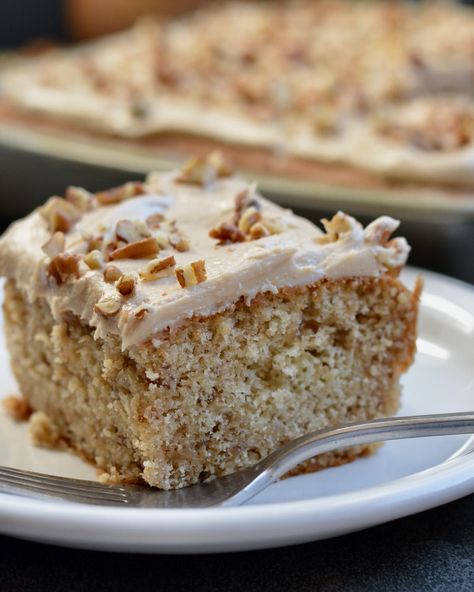 Easy Banana Cake, Banana Nut Cake, Banana Cake Recipe Easy, Wacky Cake, Cream Cheese Frosting Cake, Cake Frosting Recipe, Banana Cake Recipe, Cake With Cream Cheese Frosting, Pecan Cake