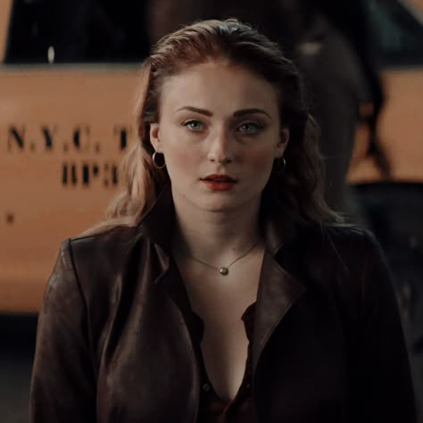 Jean Grey Dark Phoenix Movie, X Men Dark Phoenix Jean Grey, Jean Gray Aesthetic, Jean Gray X Men, Sophie Turner Jean Grey, Xmen Jean Grey, Jean Grey Sophie Turner, Jean Grey Aesthetic, Jean Grey Icon