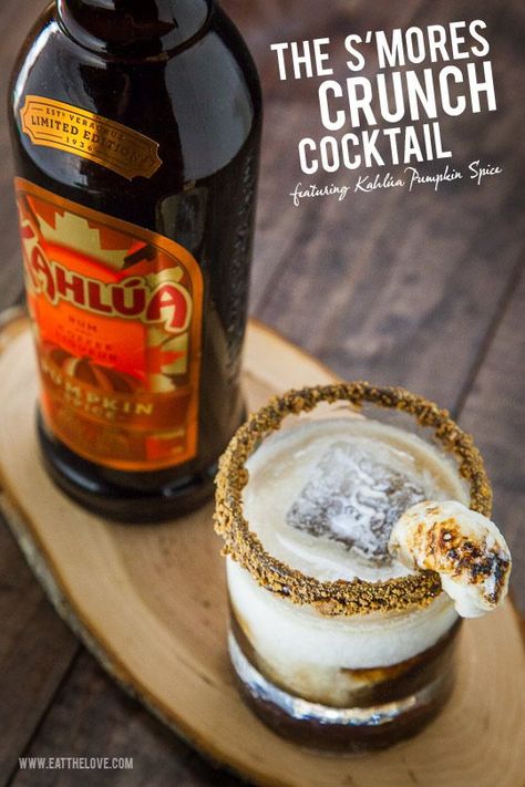 #ad | The S’Mores Crunch Cocktail featuring @Kahlua Pumpkin Spice is a like a nostalgic campfire treat for adults! #KahluaHoliday Smores Cocktail, S'mores, Gin Tonic, Wrap Recipes, S Mores, Cocktail Recipe, Fun Drinks, Summer Drinks, Yummy Drinks