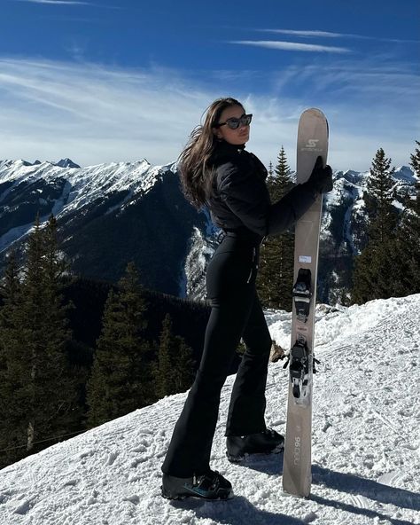 Kelsey Merritt (@kelseymerritt) • Instagram photos and videos Aspen Trip, Mode Au Ski, Ski Outfit For Women, Ski Fits, Ski Trip Outfit, Skiing Aesthetic, Ski Aesthetic, Kelsey Merritt, Snow Photoshoot