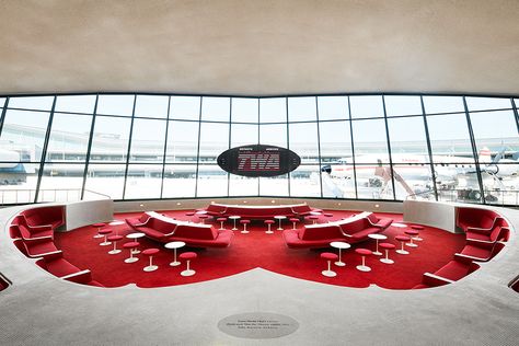 TWA flight center hotel interiors Twa Flight Center, Twa Hotel, Raymond Loewy, David Mitchell, Flight Centre, Hotel Gym, Voyage New York, Jet Age, Restaurant Paris