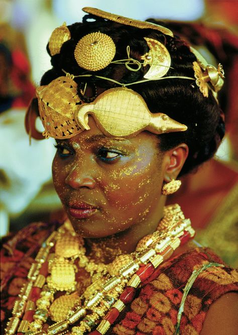 Ashanti Ghana, Ashanti Empire, Ghana Culture, Noble Woman, African Royalty, African People, African Queen, Queen Mother, Gold Flecks