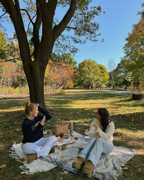 autumn activities🍂🤎 . . . #fallpicnic #autumnvibes #girlsday #pinterestinspired #aesthetic #cozyoutfit #falloutfit #inspo #park #outdoors #fallmood #october Park Picnic Aesthetic, Park Picnic, Fall Picnic, Picnic Aesthetic, Girls Day, Autumn Actvities, Cozy Aesthetic, Aesthetic Pinterest, Picnic Party