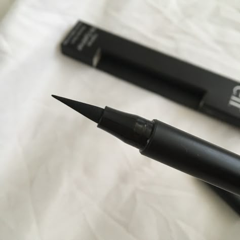 Elf Eyeliner Eyeliner Pencil Aesthetic, Elf Eyeliner, Eyeliner Aesthetic, Eyeliner Products, Makeup List, White Liners, Eyeliner Pen, Pencil Eyeliner, Makeup Routine