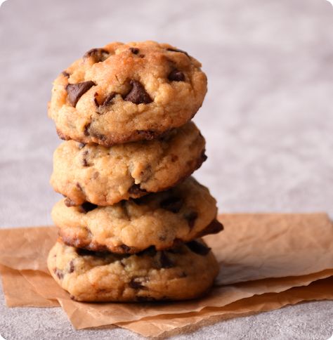 Free Hands Off My Choc-Chip Keto Cookie Recipe – Konscious Keto Keto Choc Chip Cookies, Choc Chip Cookie Recipe, Keto Cookie Recipes, Homemade Chocolate Chips, Cookie Craft, Homemade Chocolate Chip Cookies, Clean And Delicious, Choc Chip Cookies, Keto Cookies