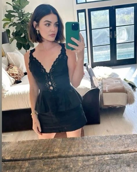 Beautiful ❤️ Lucy Hale Hair Short, Lucy Hale Short Hair, Lucy Hale Hair, Short Hair Inspo, Alice Cullen, Lucy Hale, God Is A Woman, Female Celebrities, Hair Short