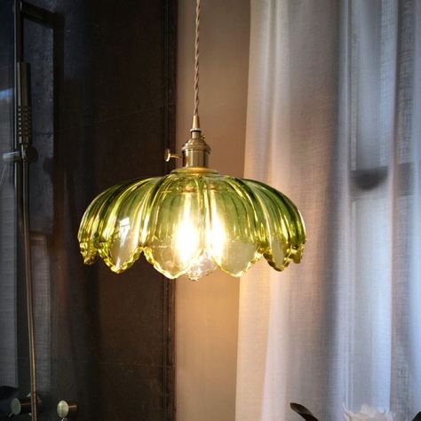 Green Glass Scalloped Shade Pendant Retro 1 Bulb Open Kitchen Hanging Ceiling Light in Brass - Green 110V-120V Brass And Glass Pendant Light, Green Pendant Light, Adjustable Pendant Light, White Light Fixture, Dining Room Pendant, Pendant Lighting Dining Room, Suspension Vintage, Hanging Chandelier, Brass Pendant Light