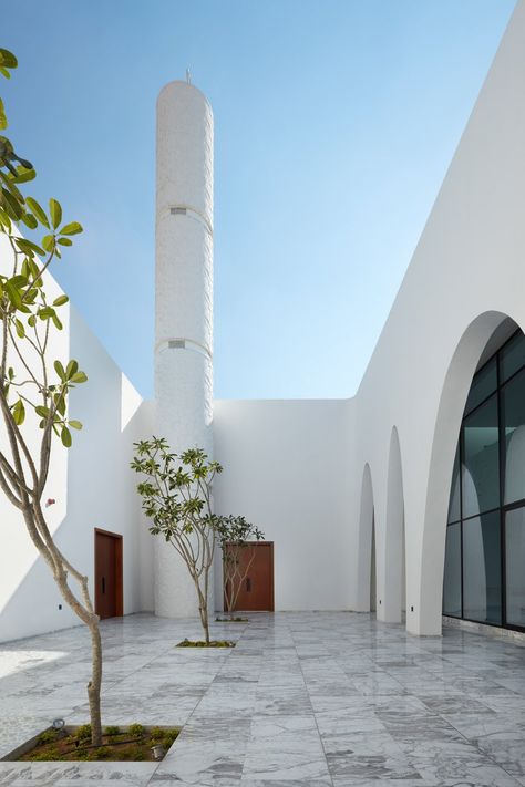 Mosque Design Islamic Architecture, Muslim Prayer Room Ideas, Mosque Design, Islamic Center, Mosque Architecture, Outdoor Living Design, Religious Architecture, Church Architecture, Iconic Buildings