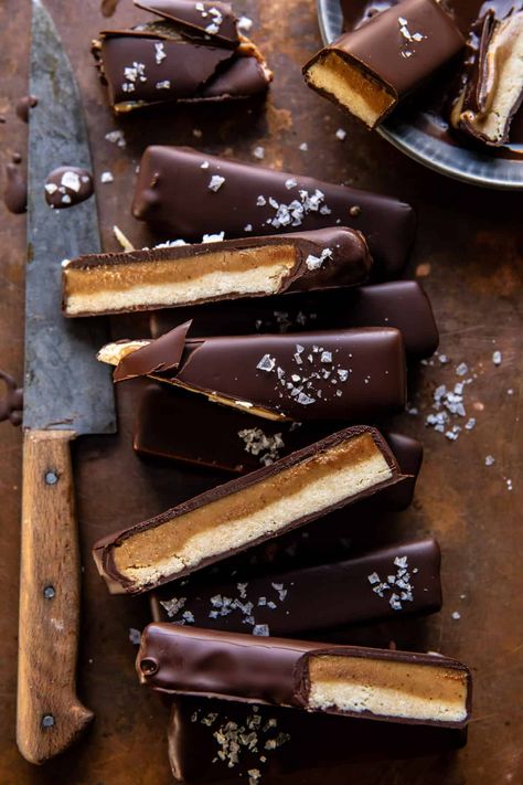 Homemade Vegan Peanut Butter Twix Bars | halfbakedharvest.com Peanut Butter Twix Bars, Peanut Butter Twix, Healthy Peanut Butter Cookies, Twix Bars, Half Baked Harvest Recipes, Baking Treats, Twix Bar, Nutter Butter Cookies, Harvest Recipes