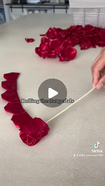 Silk Flower Bouquets Diy, Eternal Roses Diy, Forever Roses Diy, Forever Bouquet, Forever Flowers, Ribbon Roses, Diy Bouquet, Instagram Reels, Ribbon Flowers