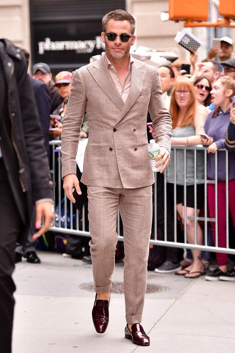 Brad Pitt, Chris Pine, Steven Yeun, and Chris Paul are all setting the summer suit bar extremely high. Double Breasted Suit Men, Linen Suits For Men, Summer Wedding Suits, Summer Suits Men, Blazer Outfits Men, Suits Formal, Most Stylish Men, Suit Styles, Men Street Style