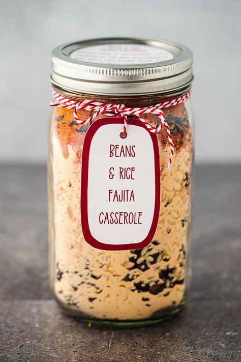 This Bean & Rice Fajita Casserole in a Jar is simple and delicious! It's about as hands-off as you can get!  Mix with water and bake - dinner's done! Casserole Meal, Jar Food Gifts, Meal In A Jar, Mason Jar Soup, Fajita Casserole, Dry Soup Mix, Bean Rice, Homemade Dry Mixes, Soup In A Jar