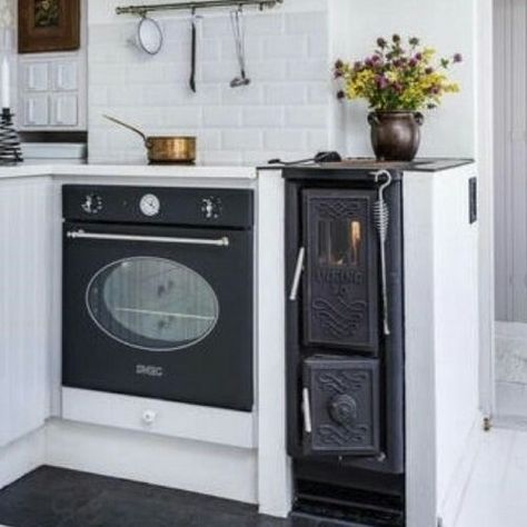 Oven In Fireplace Kitchen, Scandinavian Cabins, Tiny Wood Stove, Garage Extension, Finnish House, Countryside Kitchen, Cute Cottages, Hill Country Homes, Wood Heat