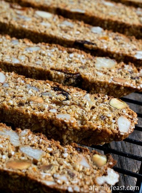 Oat Biscotti, Breakfast Oatmeal Bars, Breakfast Biscotti, Irish Oatmeal, Rusk Recipe, Steel Cut Oats Recipe, Oatmeal Breakfast Bars, Biscotti Cookies, Strawberries Blueberries