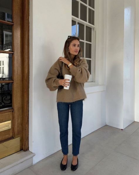 Oversized alpaca-blend jumper curated on LTK Kate Hutchins Style, Oversized Jumper Outfit, Kate Hutchins, European Fall, Artist Hue, Sweater Aesthetic, Cosy Jumper, Jumper Outfit, Fall Outfit Ideas