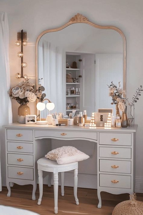 Dressing Room Decor, Dressing Table Design, Beauty Room Decor, Dekorasi Kamar Tidur, Vanity Mirrors, Vanity Room, Apartment Decor Inspiration, Room Makeover Bedroom, Room Makeover Inspiration