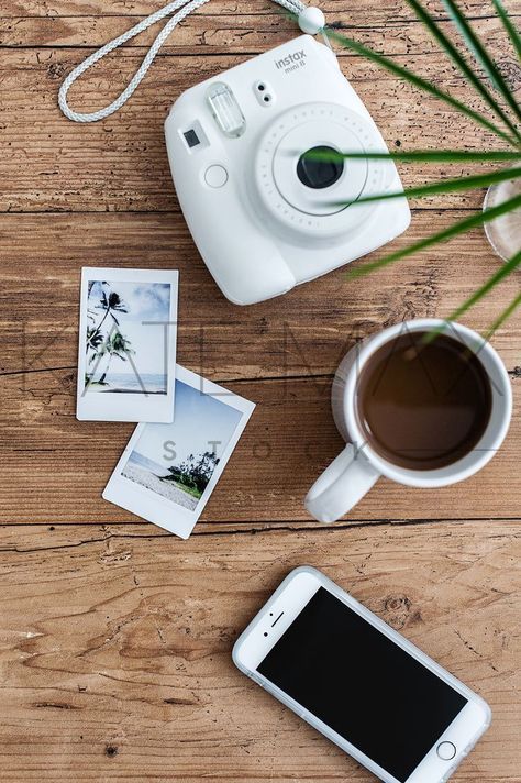 Instagram Flat Lay, Office Styling, Media Background, Background Instagram, Flat Lay Inspiration, Pretty Office, Polaroid Photography, Flat Lay Photos, Desain Quilling