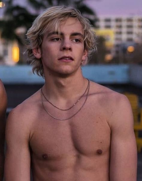 Blonde Male Celebrities, Hot Actors Male Celebrities, Hot Celebrity Actors Male, Male Celebrity Crush, Blonde Celebrities, Austin Moon, Cute Blonde Guys, Cute Blonde, Pretty Blonde