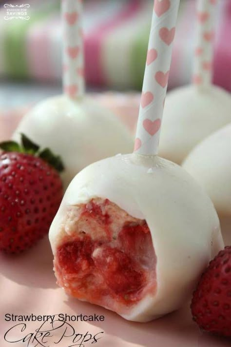 Strawberry Shortcake Cake Pops Recipe Summer Cake Pop Flavors, Cake Pops Recipe, Shortcake Cake, Strawberry Shortcake Cake, Cake Ball, Strawberry Dessert Recipes, Cake Pops How To Make, Cake Pop Recipe, Fruit Dessert