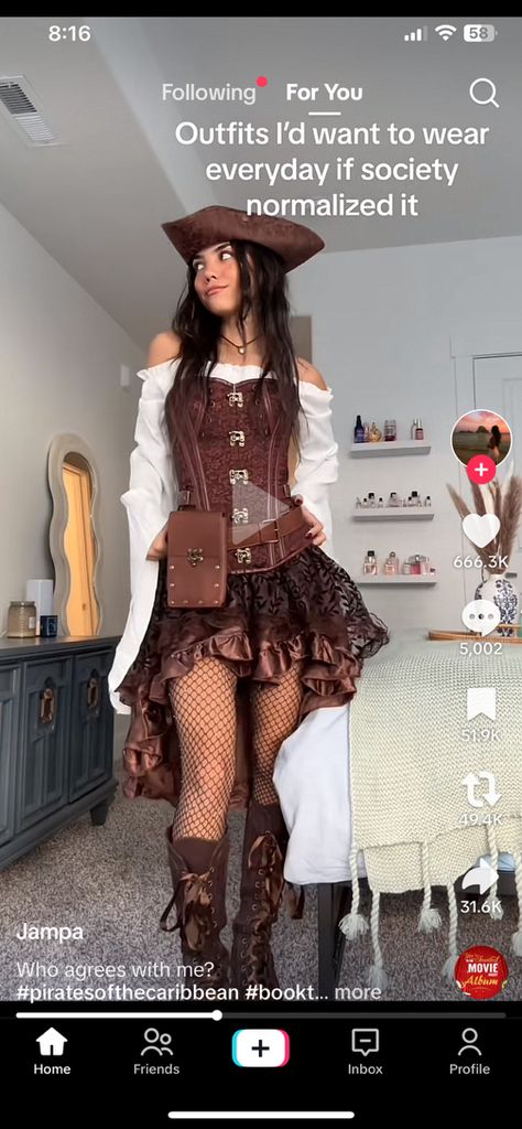 Renfest Pirate Woman, Rennassaince Faire Outfits, Short Hair Pirate Hairstyles, Ren Fair Pirate Women, Zarina Pirate Fairy Costume, Pirate Fairy Aesthetic, Ren Faire Fairy Outfit, Pirate Core Outfits, Renassiance Fair Outfits