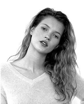 Kate Mess, Kate Moss Lipstick, 90s Fashion Icons, Supermodel Body, Kate Moss 90s, Moss Fashion, Kate Moss Style, Queen Kate, Miss Moss