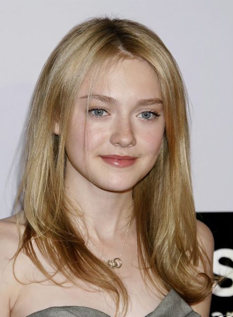 Dakota Fanning, Celebrity Look Alike, Girls Characters, Cottage Core, Celebrities, Beauty