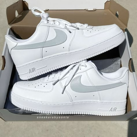 Nike Airs Women, Nike Air Force 1 Grau, Cute Airforce 1, Nice Air Force 1, Air Forces Aesthetic, Nike Air Force Grey, Grey Air Force 1, Grey Nike Air Force 1, Hand Painted Air Force 1