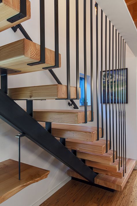 Industrial Staircase Design, Staircase Design Modern, Stairs Design Interior, Stair Railing Design, Modern Small House Design, Stairway Design, Floating Stairs, Stairs Design Modern, Painting Concrete Porch