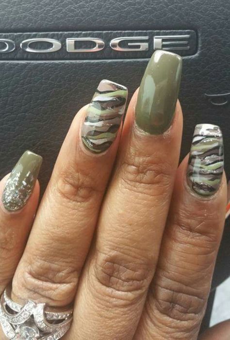 Camouflage nail design Camo Nail Art, Pinstripe Nails, Army Nails, Camouflage Nails, Camo Nails, Unghie Nail Art, Country Nails, Her Nails, Nails 2020