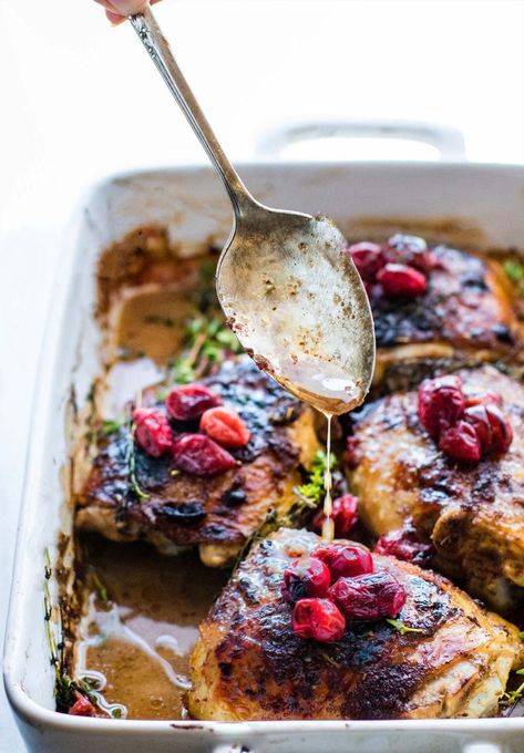 Balsamic Roasted Chicken with Cranberries prepped and cooked in ONE PAN! Yes, your holiday table is complete. This Paleo Cranberry Balsamic Roasted Chicken is a simple yet healthy dinner. A sweet tangy marinade makes this roasted chicken extra juicy and extra crispy. One of our go to meals for meal prep too. Balsamic Chicken Marinades, Pan Chicken Recipes, Cranberry Chicken, Chicken Christmas, Chicken Recipes Video, Balsamic Chicken, Sauce For Chicken, Paleo Chicken, Flank Steak