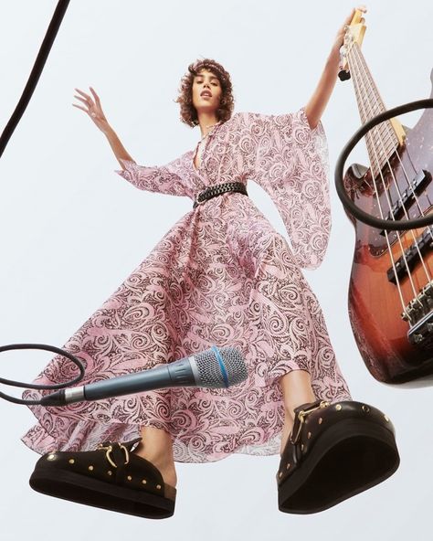 Maje Spring 2022 Campaign 1970s Rock & Roll Fashion Music Fashion Editorial, Mica Arganaraz, Band Photoshoot, Musician Photography, Rock And Roll Fashion, Creative Fashion Photography, Fashion Layout, Campaign Fashion, Music Photo