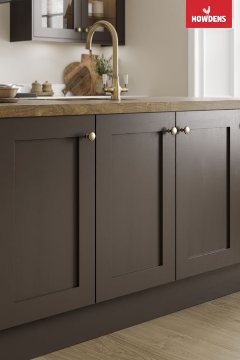 Dark Coloured Kitchen Cabinets, Coffee Colour Kitchen Cabinets, Cocoa Kitchen Cabinets, Truffle Cabinets Kitchen, Truffle Kitchen Cabinets, Brown Cupboards Kitchen, Howdens Kitchen Shaker, Brown Painted Kitchen, Brown Shaker Kitchen Cabinets