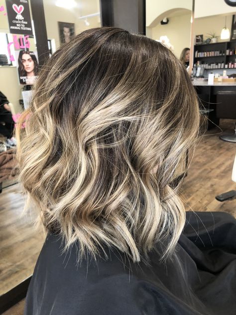 Dark Roots Blonde Hair Balayage, Lob Balayage, Shadow Roots Hair, Shadow Root Blonde, Root Blonde, Blonde Hair With Roots, Blonde Highlights On Dark Hair, East Boston, Hair Shadow