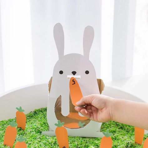 Inspire My Play ® on Instagram: "FEED THE BUNNY . Mine just love to post things so I made them this bunny to feed! I hid some numbered carrots in a tray of rice and they played a game where you had to find the number and feed it to the bunny. This could easily be switched for letters or words if you want. . To collect the carrots there is a little box on the back and I also cut out the tummy so that they could see the carrots being put in! . If you don’t fancy making this yourself you can downlo Ece Activities, Carrot Craft, Easter Activity, Screen Free, Kids Learning Activities, Easter Activities, The Bunny, Learning Activities, Games For Kids