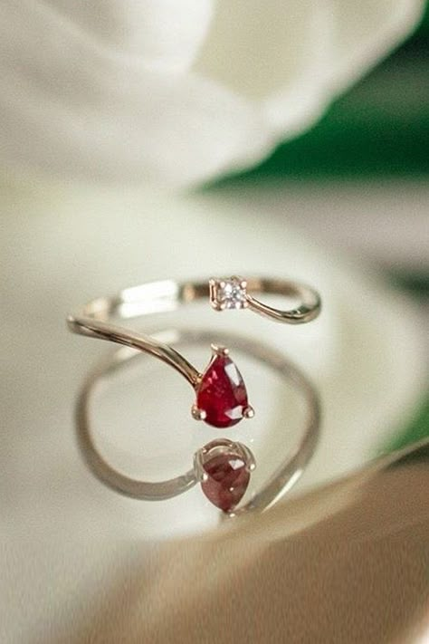 Unique Ruby Rings, Ruby Ring Designs, Zales Engagement Rings, Engagement Ring Ruby, Unique Girls, Ruby Quartz, Engagement Rings Unique, Stylish Bride, Ruby Ring Gold