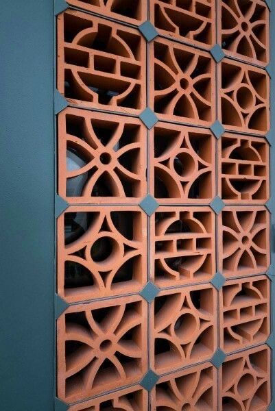 Terracotta Jali, Backyard Wood Fence, Wooden Fence Design, Backyard Privacy Ideas, Wood Fence Ideas, Jalli Design, Breeze Block Wall, Wall Partition Design, Privacy Ideas