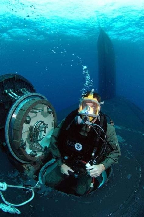 Hellenic Army, Navy Submarine, Navy Diver, Man Made Island, Lock Out, Scuba Gear, Naval Special Warfare, Diving Equipment, United States Navy