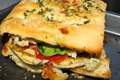 Tuscan Chicken Sandwich, Puff Pastry Chicken, Chicken Dishes Easy, Chicken Breast Fillet, Mediterranean Chicken, Tuscan Chicken, Roasted Mushrooms, Savory Chicken, Sun Dried Tomatoes