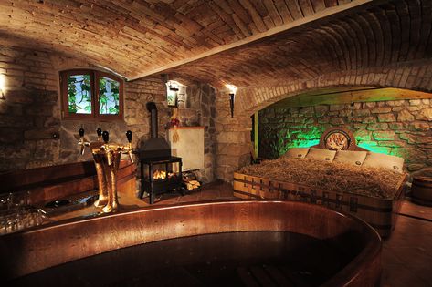 6 of the most amazing beer spas in the Czech Republic #travel #vacation #BeerSpa #CzechRepublic #traveltips Beer Bath, Cast Iron Architecture, Beer Spa, Czech Beer, Log Cabin Decor, Cabin Lodge, Paris Hotels, Spa Experience, Best Beer