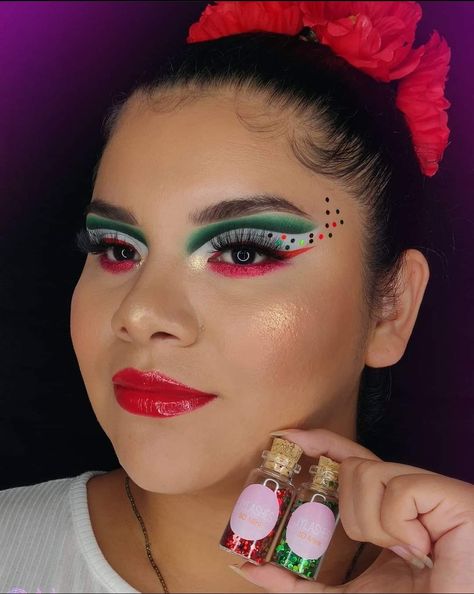 Mack Up, Creative Eye Makeup, Creative Eye, Makeup Art, Makeup Inspo, Maquillaje De Ojos, Ear Cuff, Makeup Looks, Eye Makeup