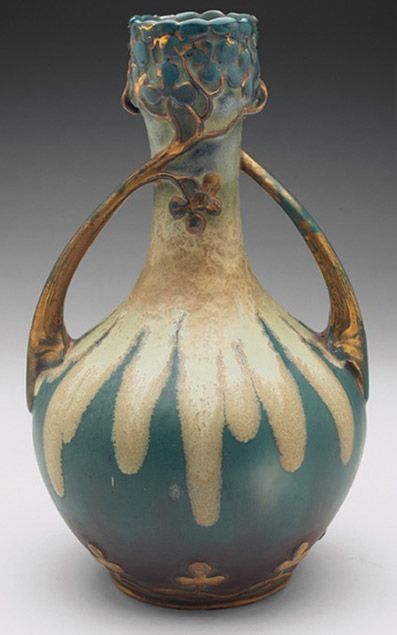 Paul Dachsel | Amphora vase.: Cool Vase Designs, Cool Ceramic Vases, Arts And Crafts Pottery, Art Nouveau Pottery, Art Nouveau Ceramics, Nature Inspired Pottery, Pottery Vase Ideas, Historic Pottery, Amphora Pottery