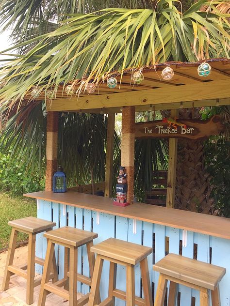 Home Built Backyard Tiki Bar Pallet Tiki Bar, Tiki Bars Backyard, Tiki Bars Diy, Tikki Bar, Hawaii Restaurant, Outdoor Bar Ideas, Outdoor Tiki Bar, Tiki Oasis, Diy Outdoor Bar