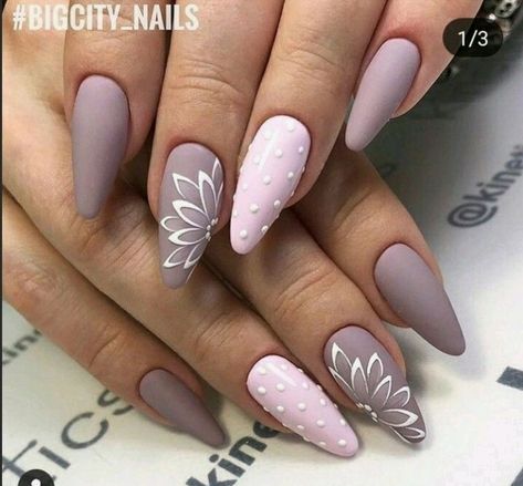 Lotus Nail Design, Lotus Flower Nail Design, Lotus Flower Nail Art, Spring Nails Stiletto, Lotus Nail Art, Lotus Nails, Unghie Sfumate, Matte Nails Design, Pretty Nail Art