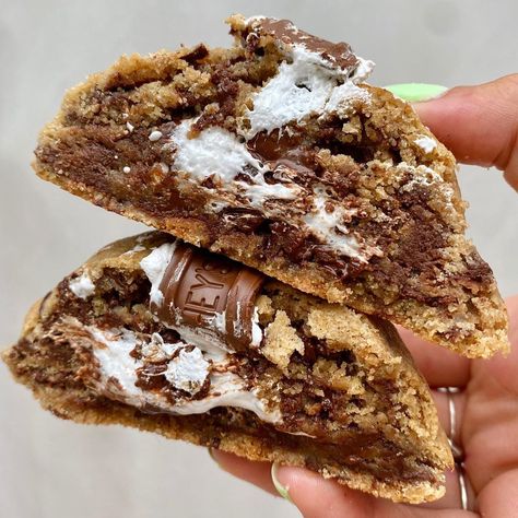 Crumbl Cookie Smores, Cookie Smores, Smores Cookies Aesthetic, Thick Smores Cookies, Bakery Style Smores Cookies, Giant Smores Cookie, S’more Cookie, S’mores Cookie Cake, Smores Cookie