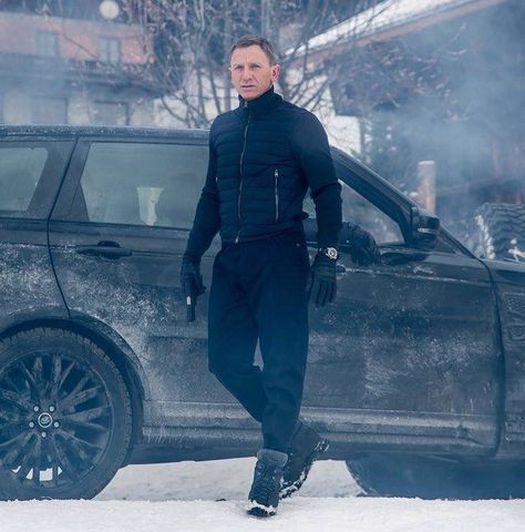 Daniel Craig Spectre, Spectre 007, James Bond Outfits, Daniel Craig Style, Bond Outfits, James Bond Watch, James Bond Spectre, James Bond Movie Posters, James Bond Style