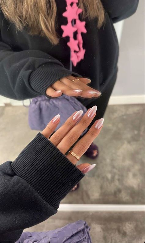 Nail Inspo Shiny, Coloured Almond Nails, Nail Inspiration Hailey Bieber, Nail Polish Ideas No Acrylic, Emma Macdonald Nails, West Coast Nails, Full Colour Nails, Alix Earle Nails, Hailey Beiber Nails Trend Pink